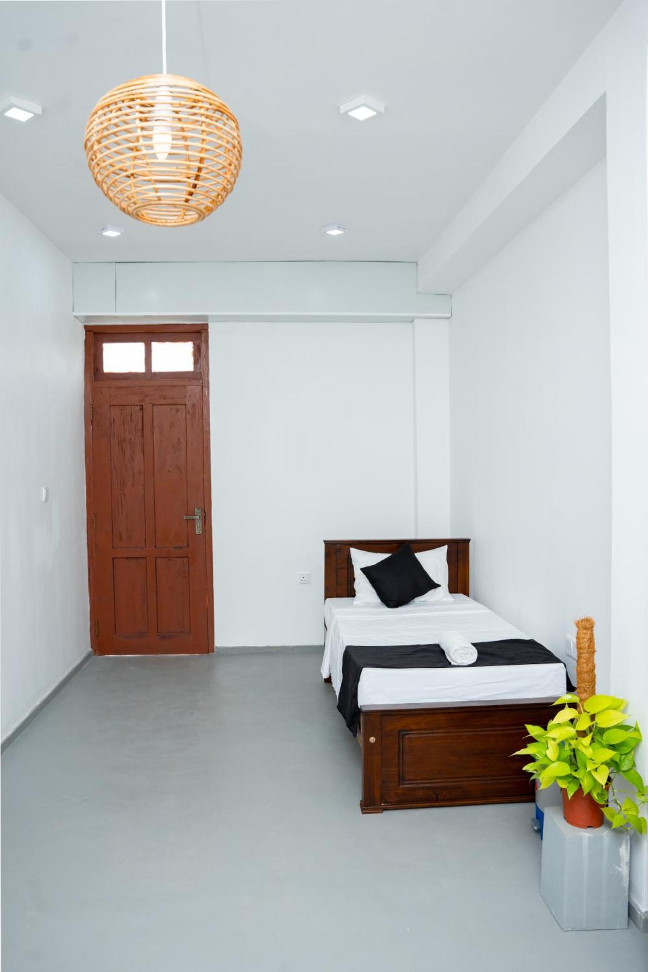 Regal Heights Hotel Weligama Buitenkant foto