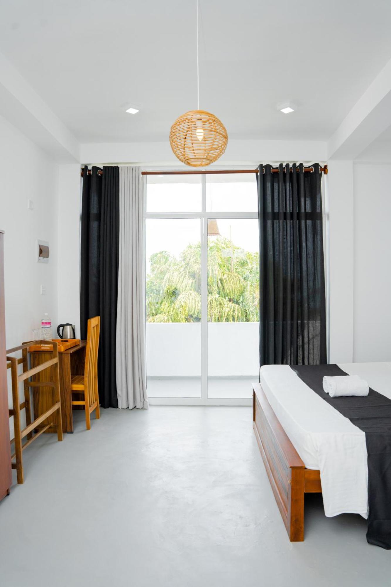 Regal Heights Hotel Weligama Buitenkant foto