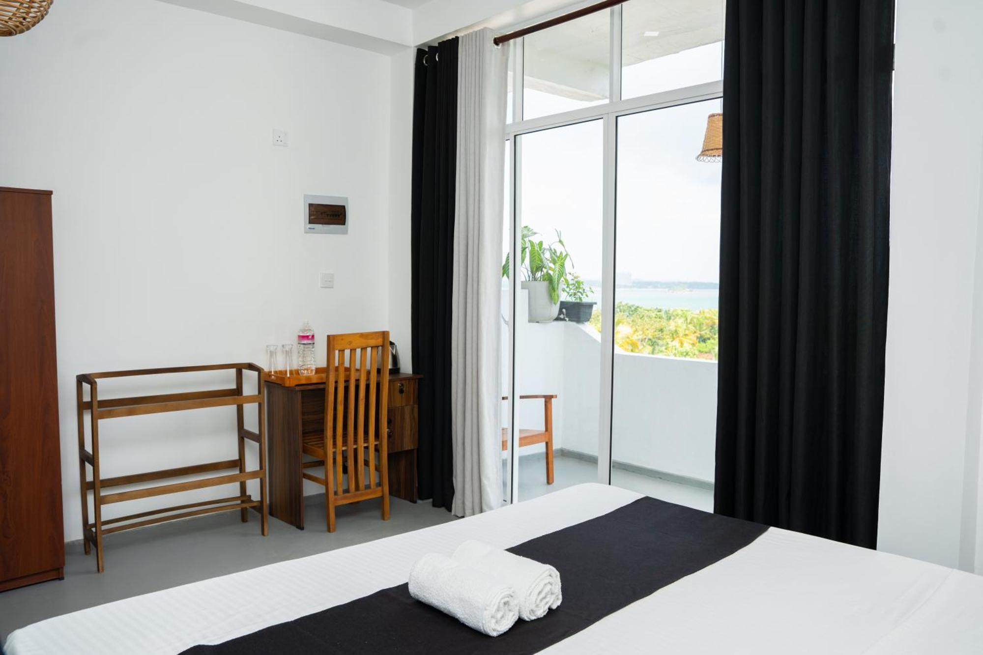 Regal Heights Hotel Weligama Buitenkant foto