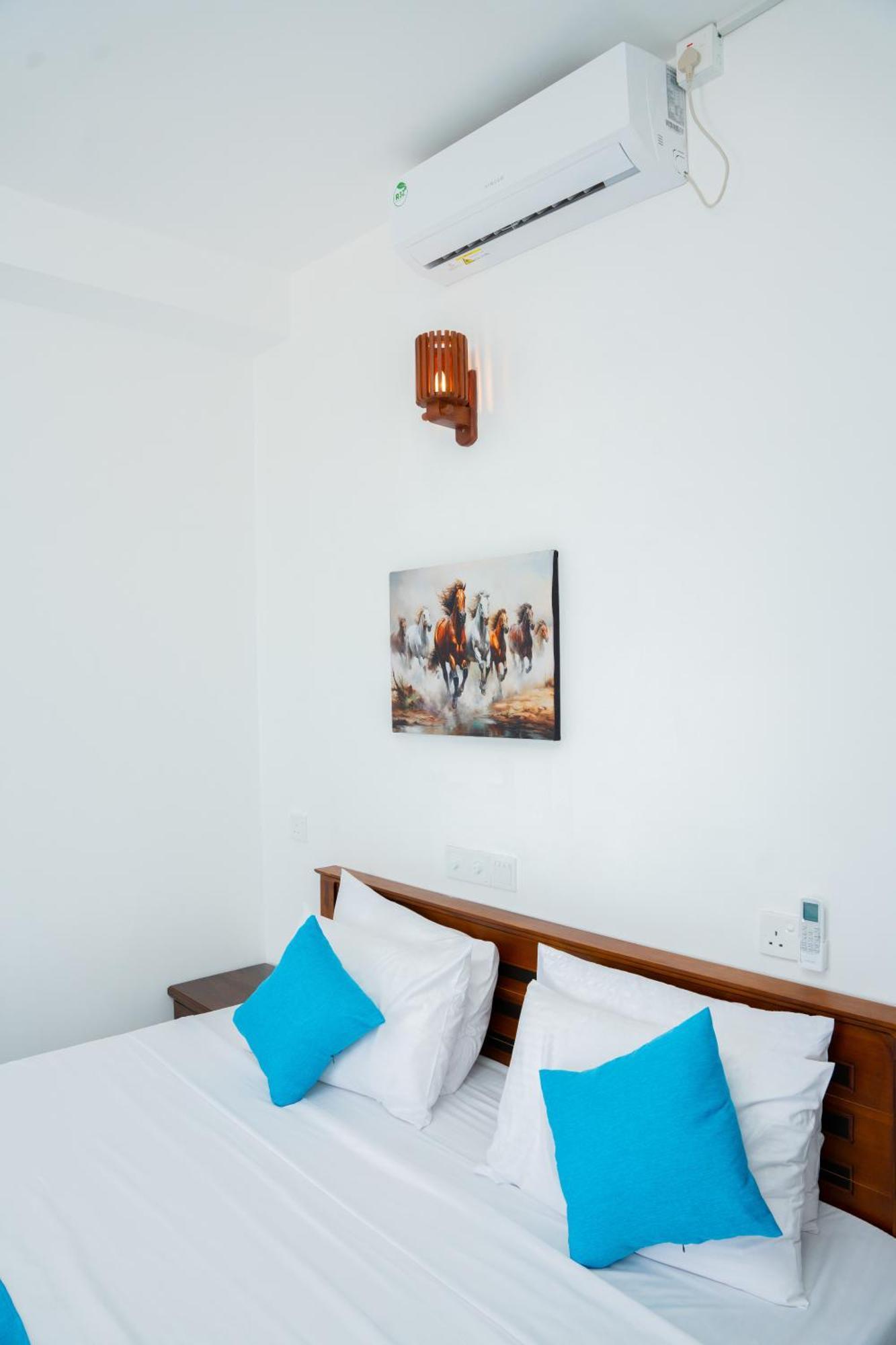 Regal Heights Hotel Weligama Buitenkant foto