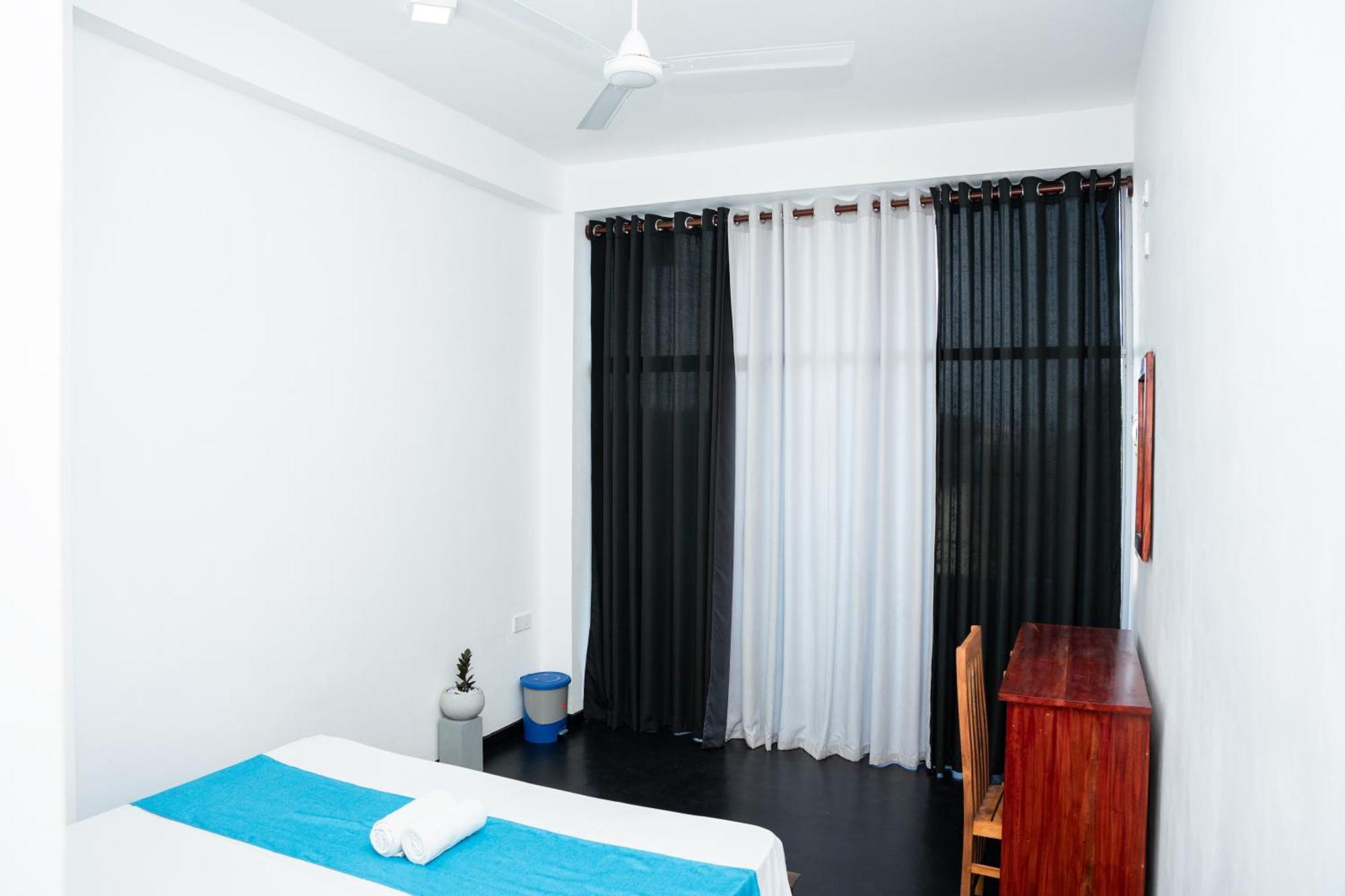 Regal Heights Hotel Weligama Buitenkant foto